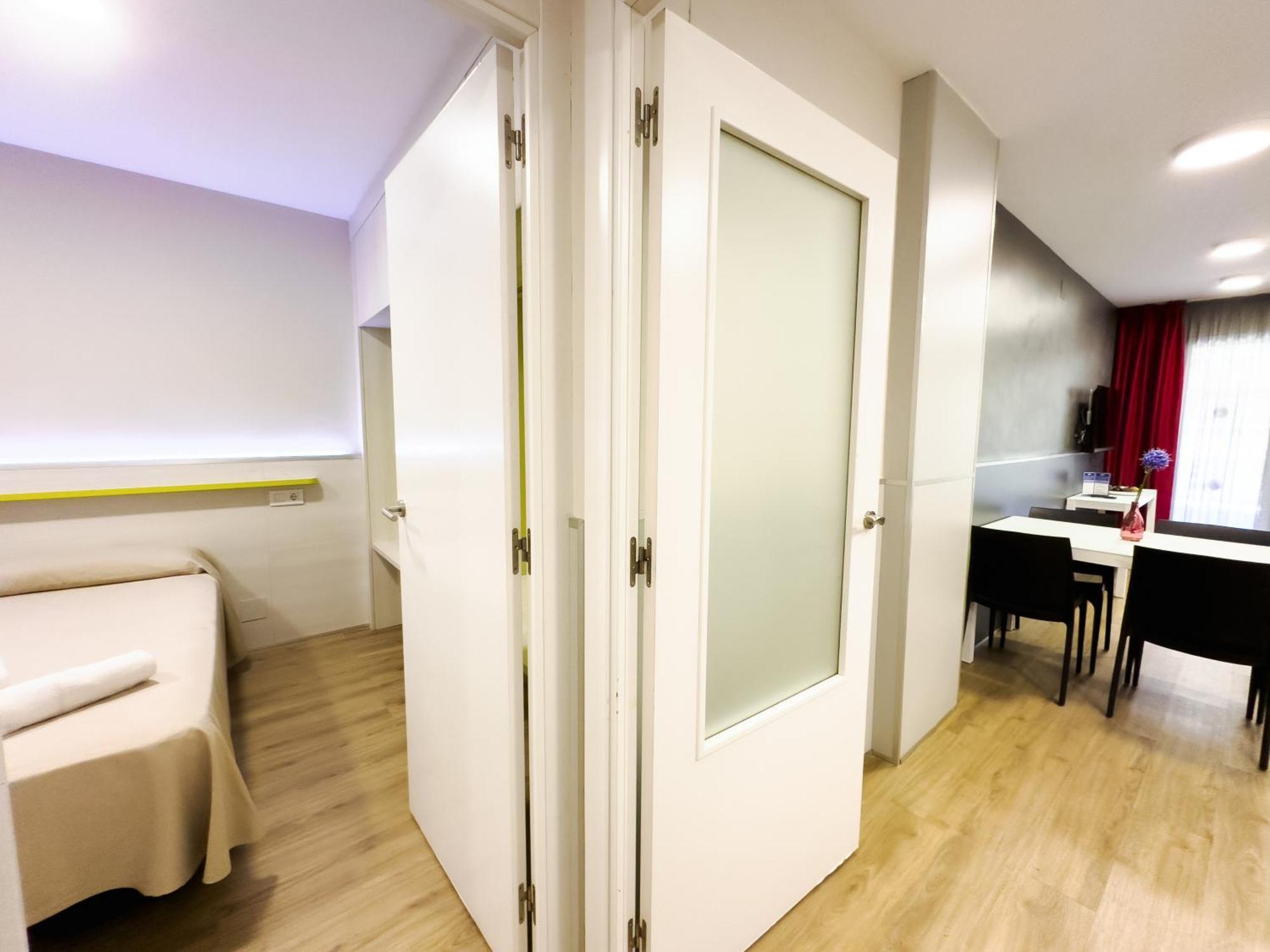 Rentalmar Zahara Family Suites Salou Exterior foto
