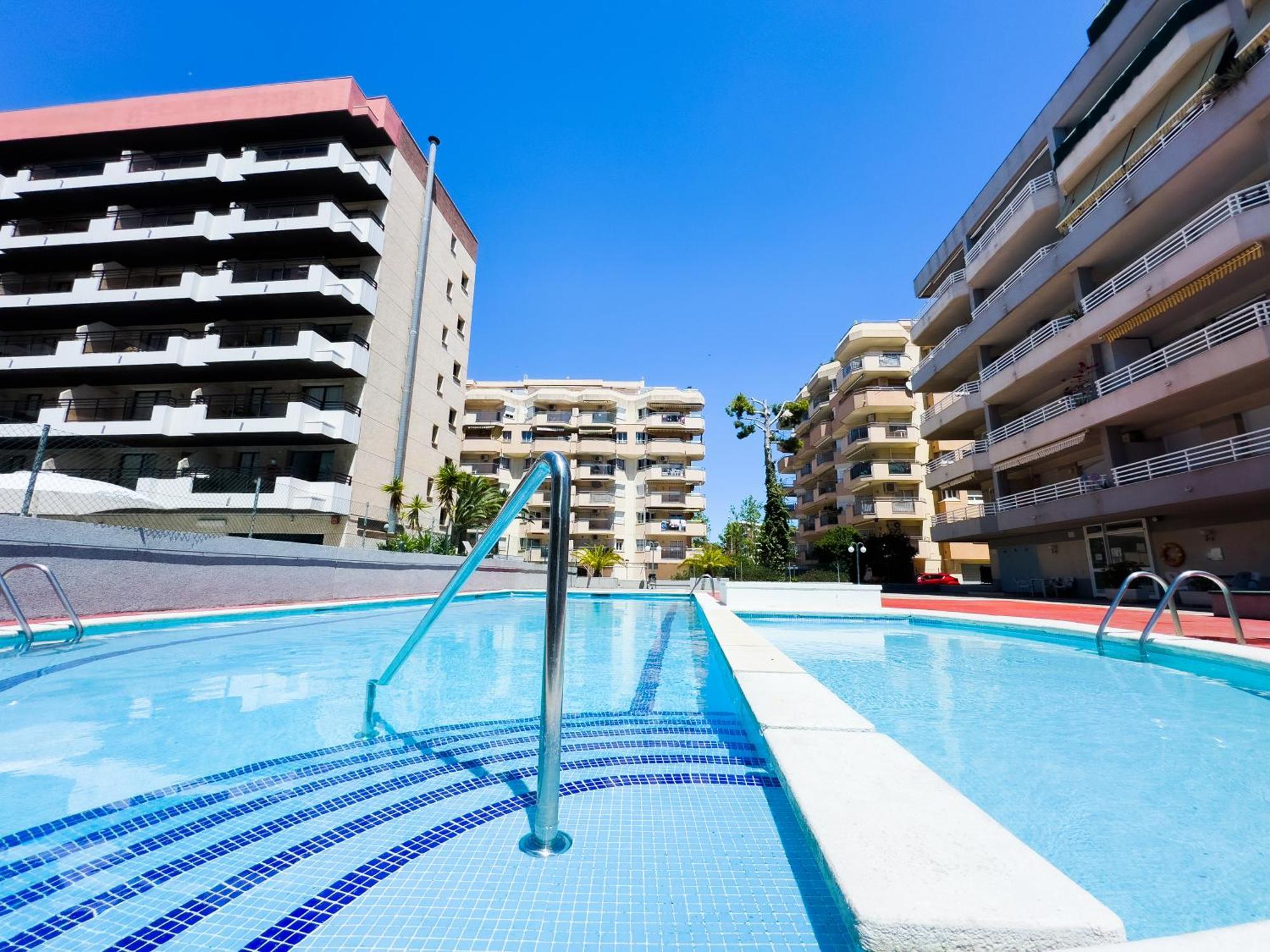 Rentalmar Zahara Family Suites Salou Exterior foto