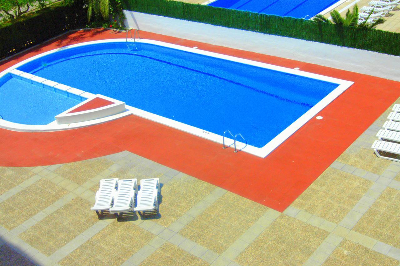 Rentalmar Zahara Family Suites Salou Exterior foto